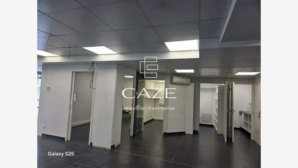 Loue local commercial de 253m² à Mérignac Pichey