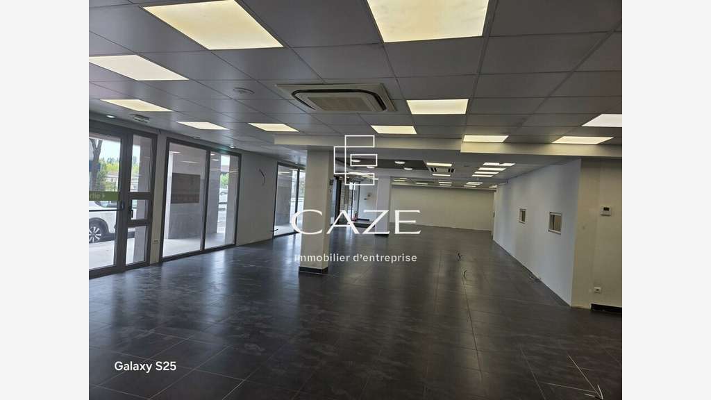 Loue local commercial de 253m² à Mérignac Pichey