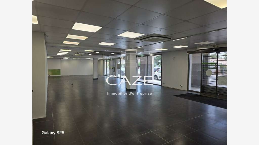 Loue local commercial de 253m² à Mérignac Pichey