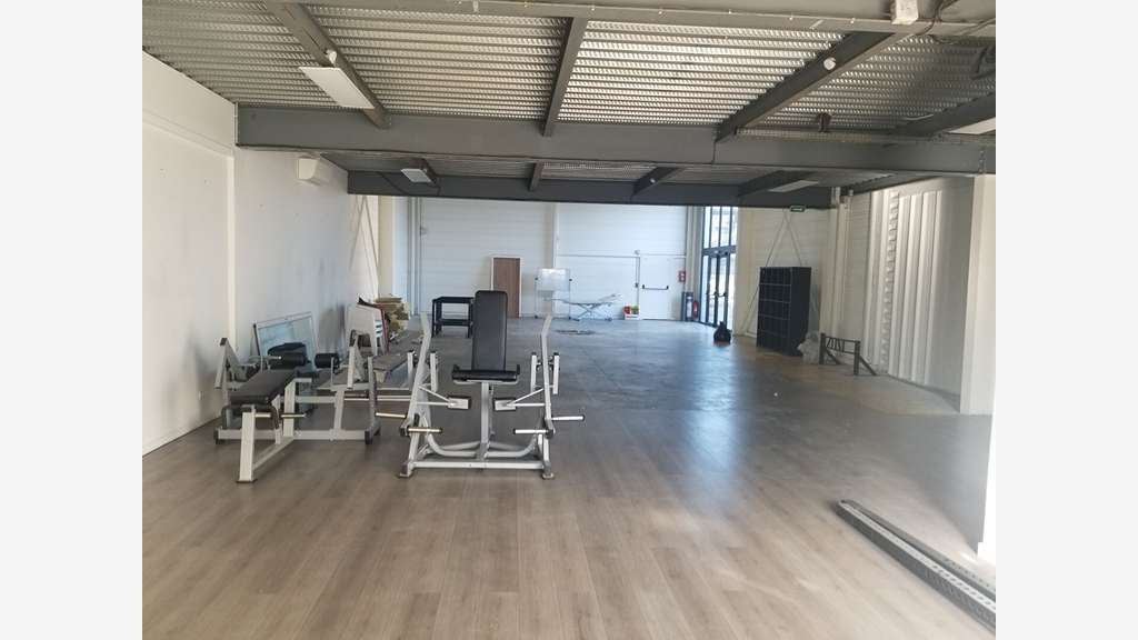 Local commercial 365m² à louer à Mérignac aéroport