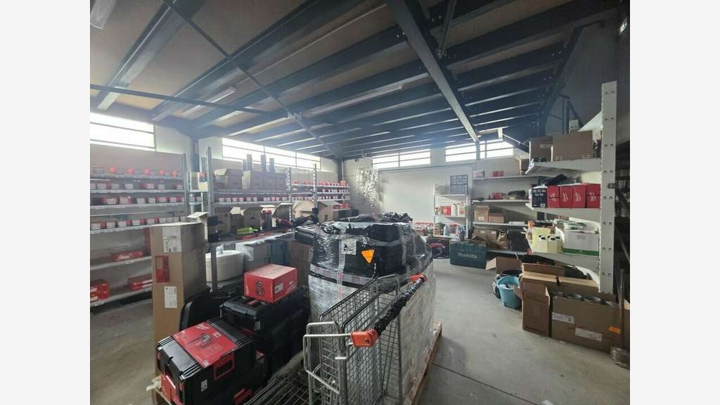 Local commercial de 325m² à louer à Messimy