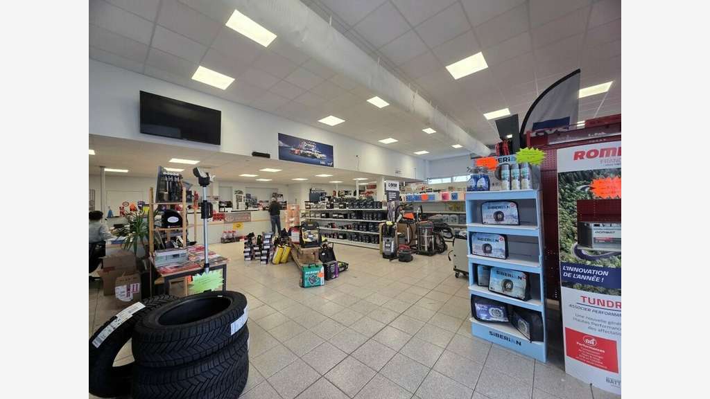 Local commercial de 325m² à louer à Messimy