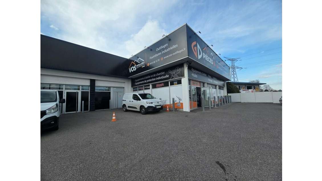 MESSIMY - LOCAL COMMERCIAL à louer