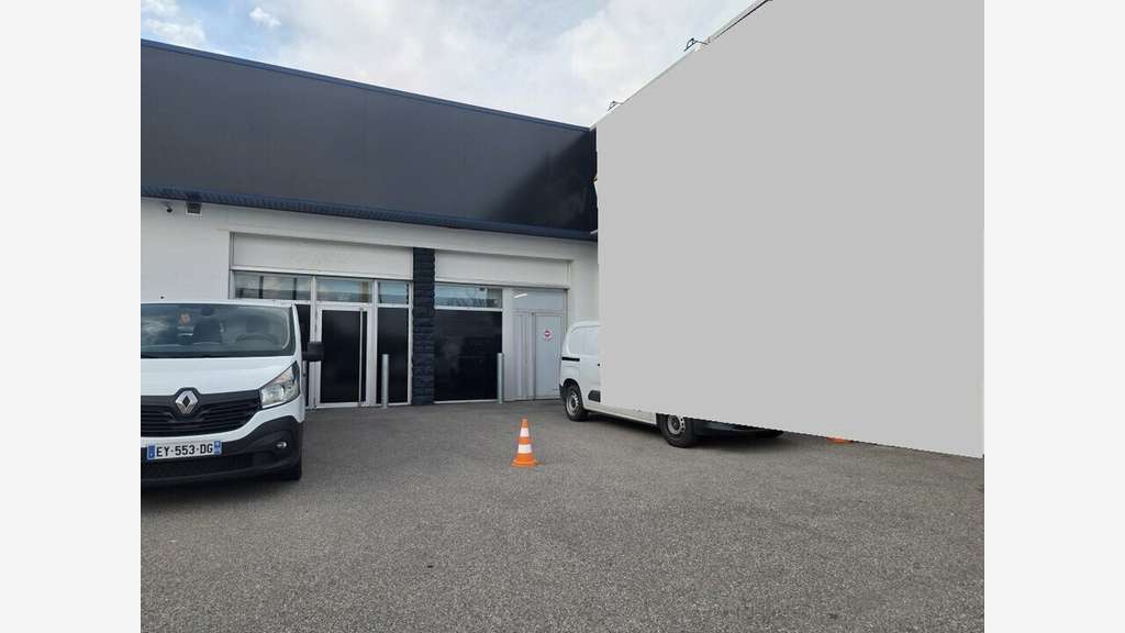 A louer local mixte 195m² bordure D311 Messimy