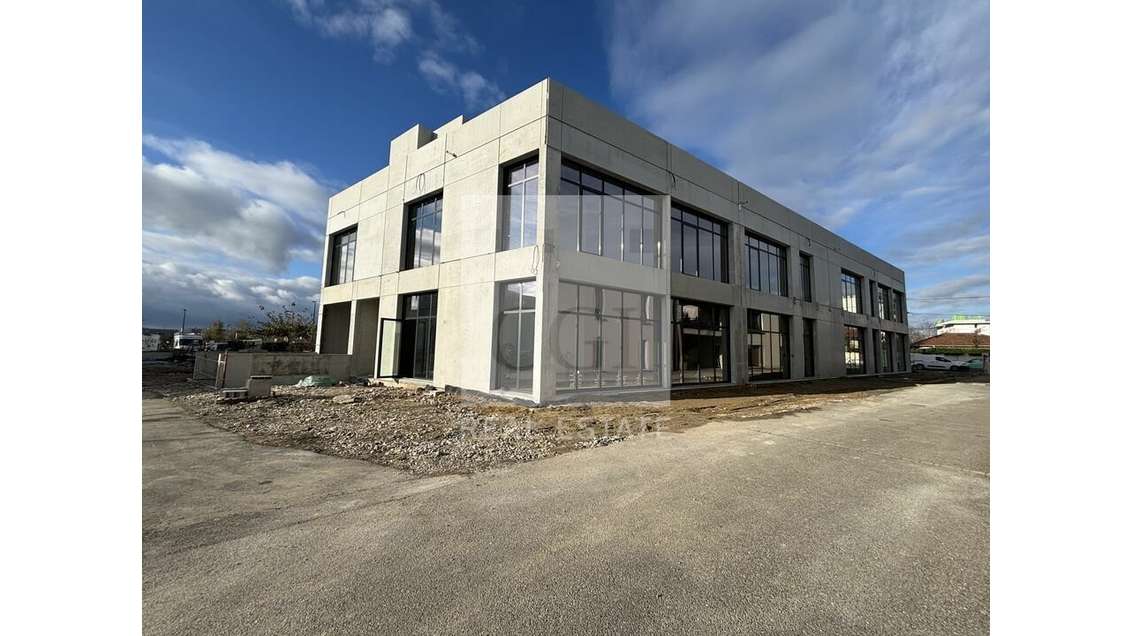 Local commercial neuf 500m² à louer à Meyzieu 