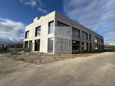 Local commercial neuf 500m² à louer à Meyzieu 