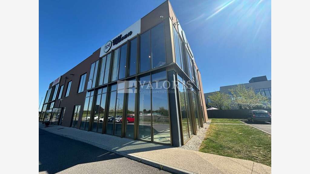 A louer local commercial 205m² à Meyzieu