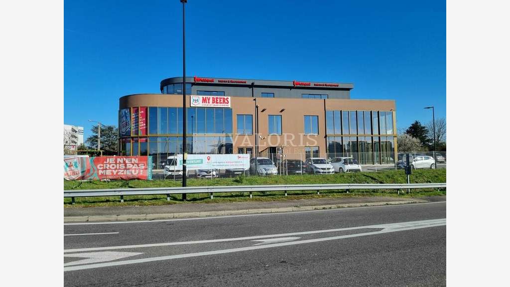 A louer local commercial 205m² à Meyzieu