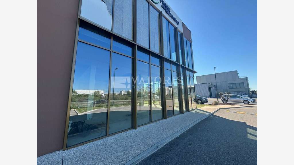 A louer local commercial 205m² à Meyzieu