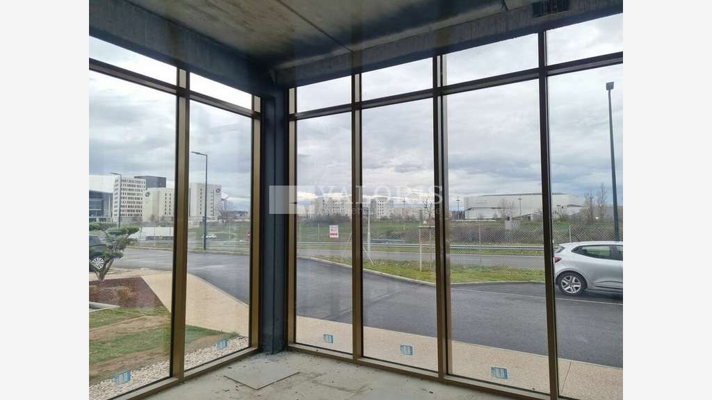 A louer local commercial 205m² à Meyzieu
