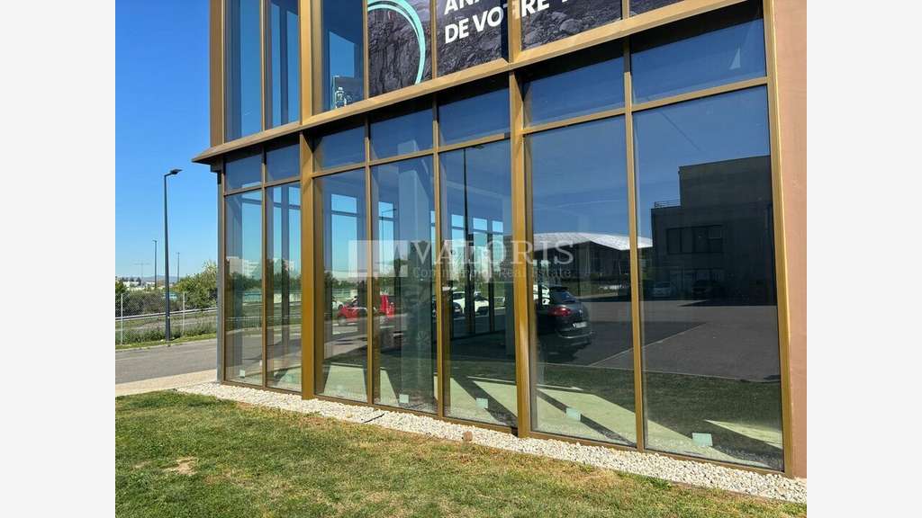 A louer local commercial 205m² à Meyzieu