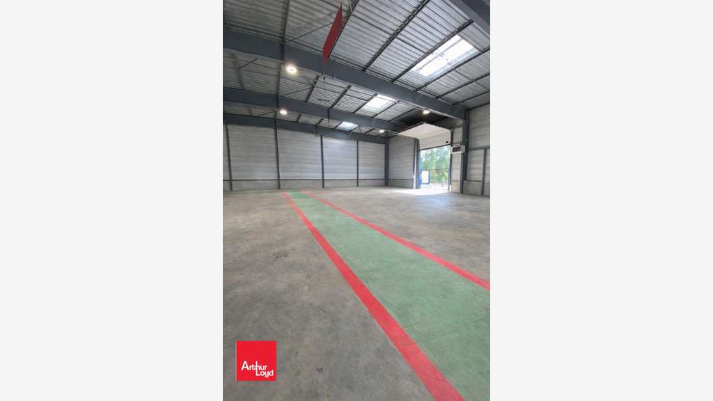 A louer bâtiment d'activités 1808m² à Mignières