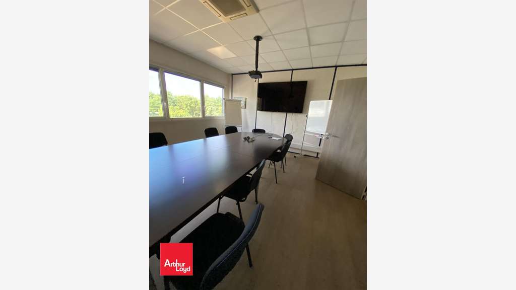 A louer bâtiment d'activités 1808m² à Mignières