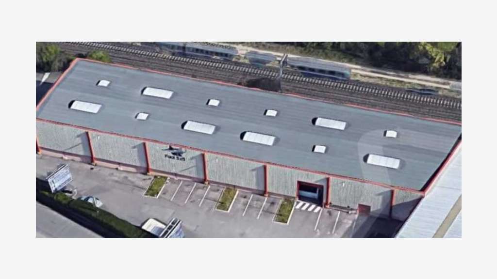 A louer local commercial Est Lyonnais Mions