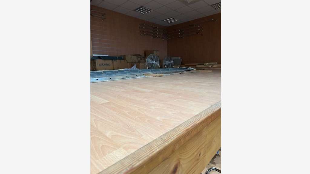 A louer local commercial 235m² axe passant Mions
