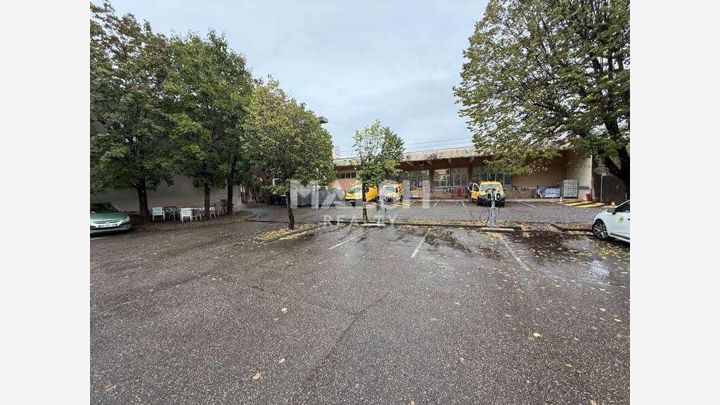 LOCAL COMMERCIAL À LOUER - 372 m² - MIRIBEL CENTRE