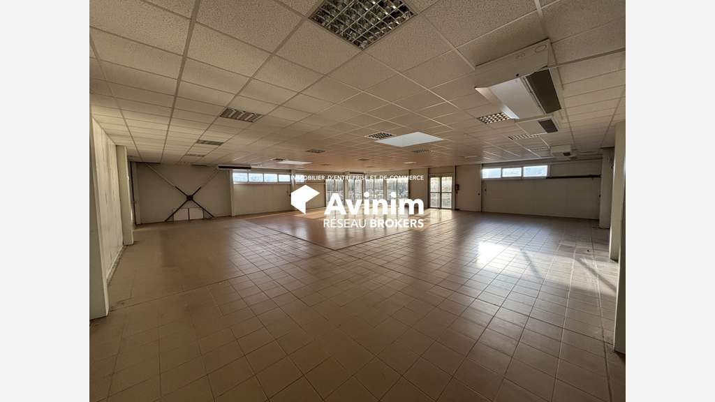 Locaux d’activité 988m² à louer à Miserey-Salines