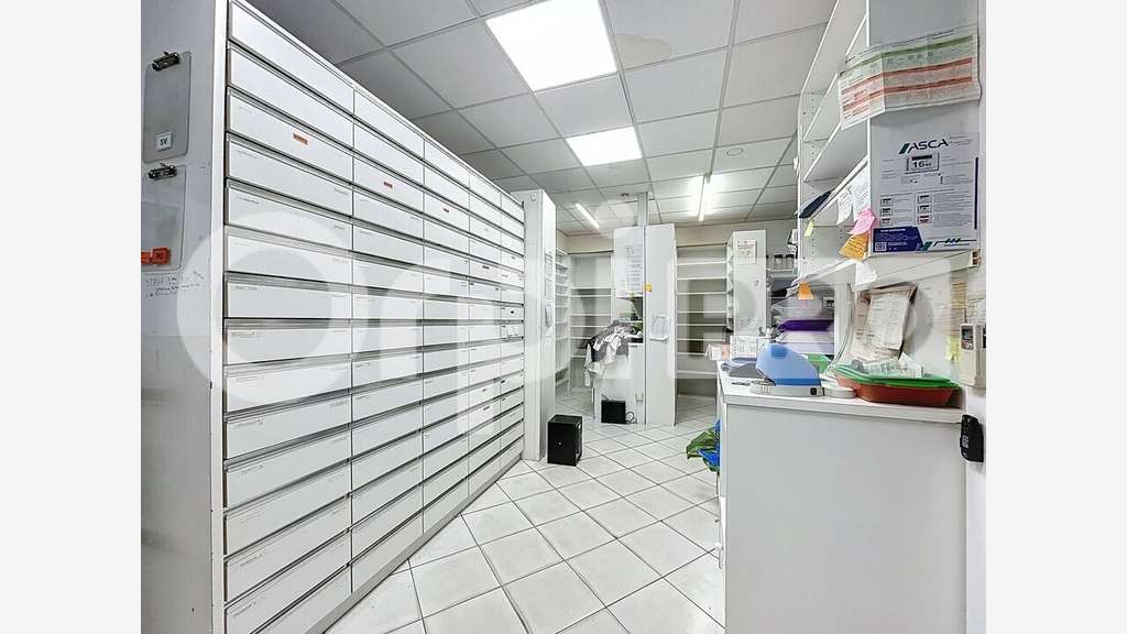 Local 110m² + appartement à louer à Monchy-St-Éloi