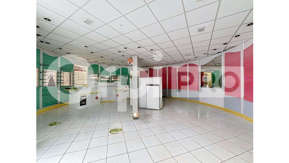 Local 110m² + appartement à louer à Monchy-St-Éloi