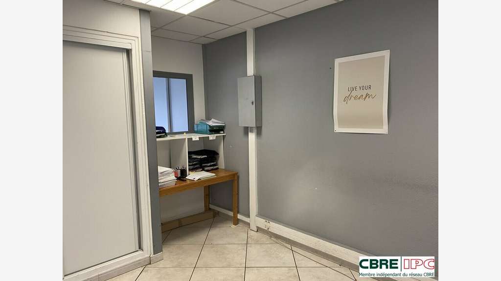 A louer local commercial de 138m² à Mont de Marsan