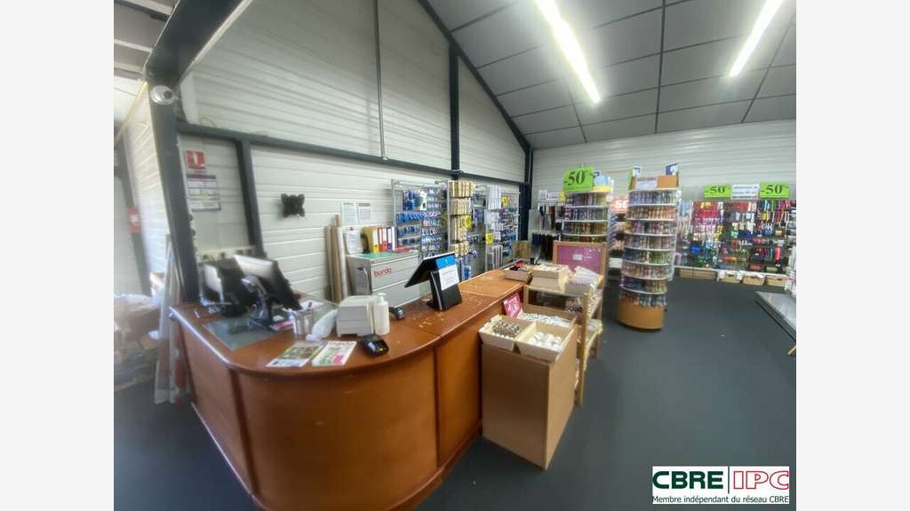 Location local commercial 500m² à Mont de Marsan