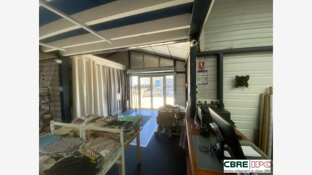 Location local commercial 500m² à Mont de Marsan
