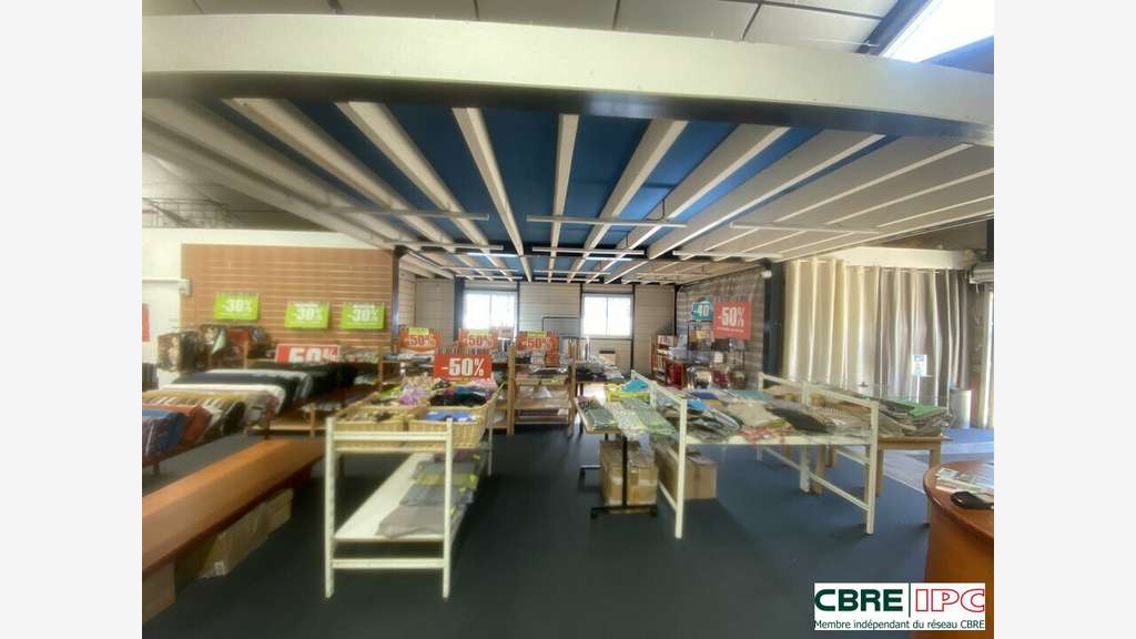 Location local commercial 500m² à Mont de Marsan