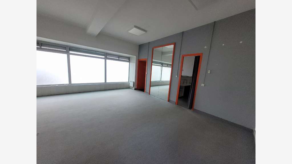 A LOUER - 120 m² - Centre-ville - Local