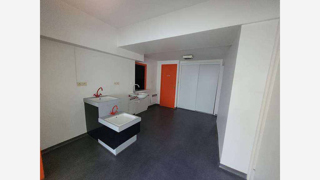 A LOUER - 120 m² - Centre-ville - Local