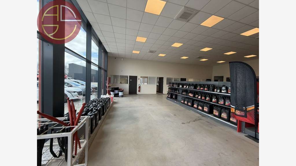 Loue local commercial de 2 000 à 3000m² Montauban