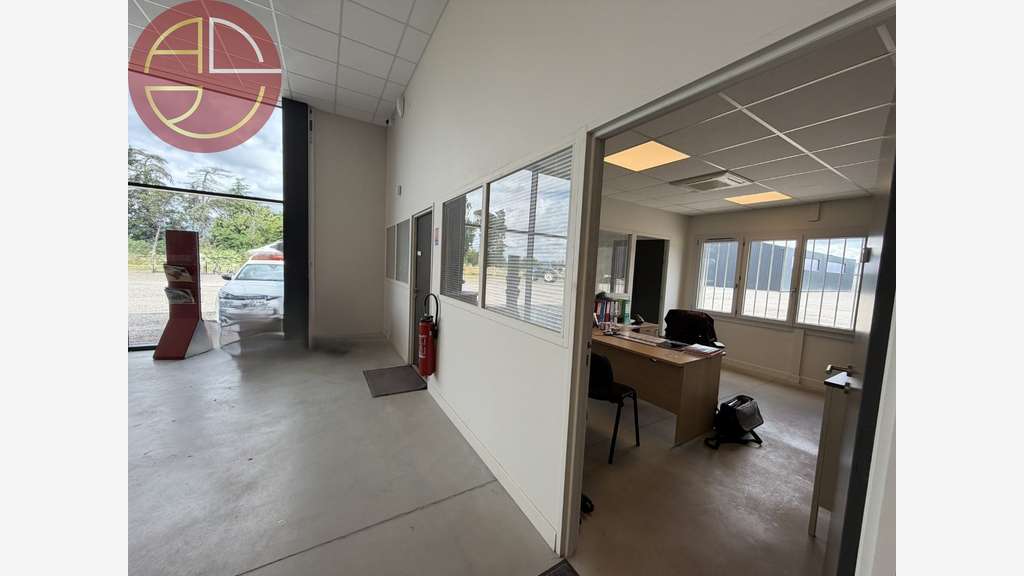 Loue local commercial de 2 000 à 3000m² Montauban