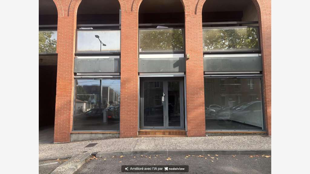 Local professionnel climatisé avec vitrines