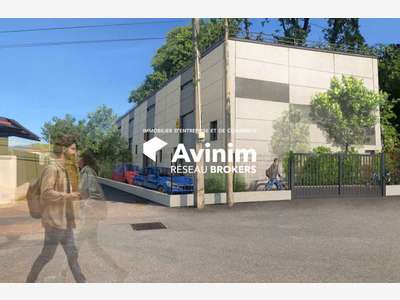 Local commercial 713m² à louer en ZA à Montauroux