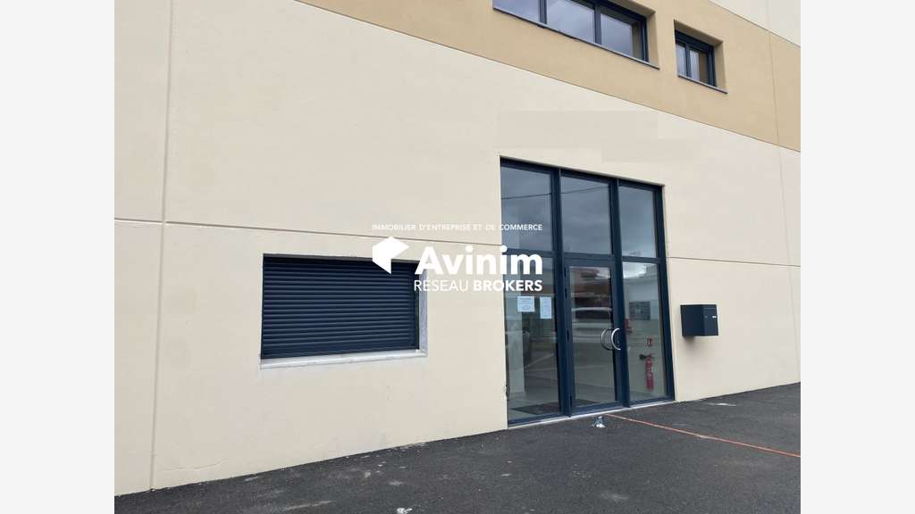 A louer local commercial neuf 60m² à Montauroux