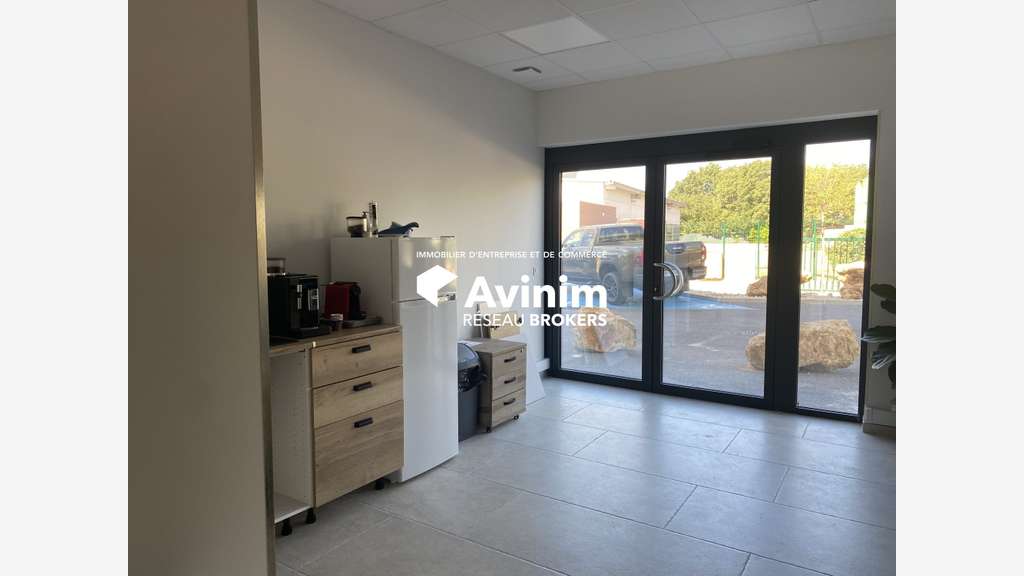 A louer local commercial neuf 60m² à Montauroux