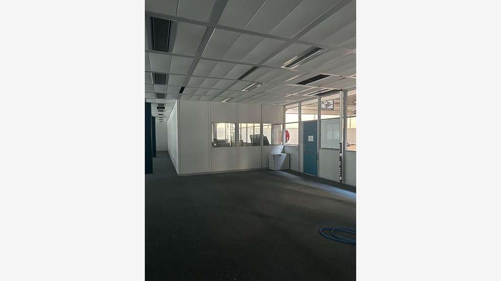 A louer local 3000m² ZA St Elisabeth à Montceau