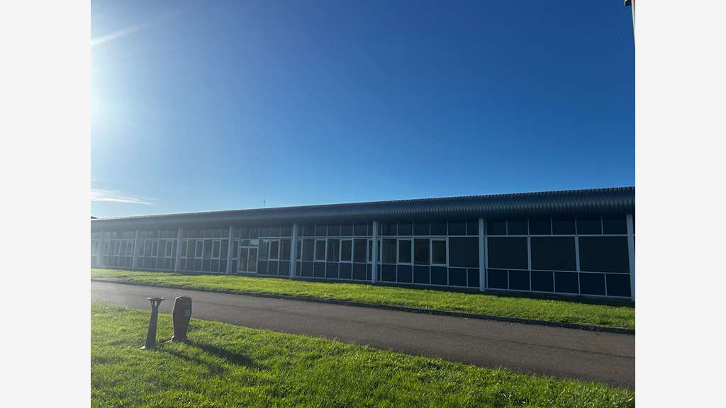 A louer local 3000m² ZA St Elisabeth à Montceau