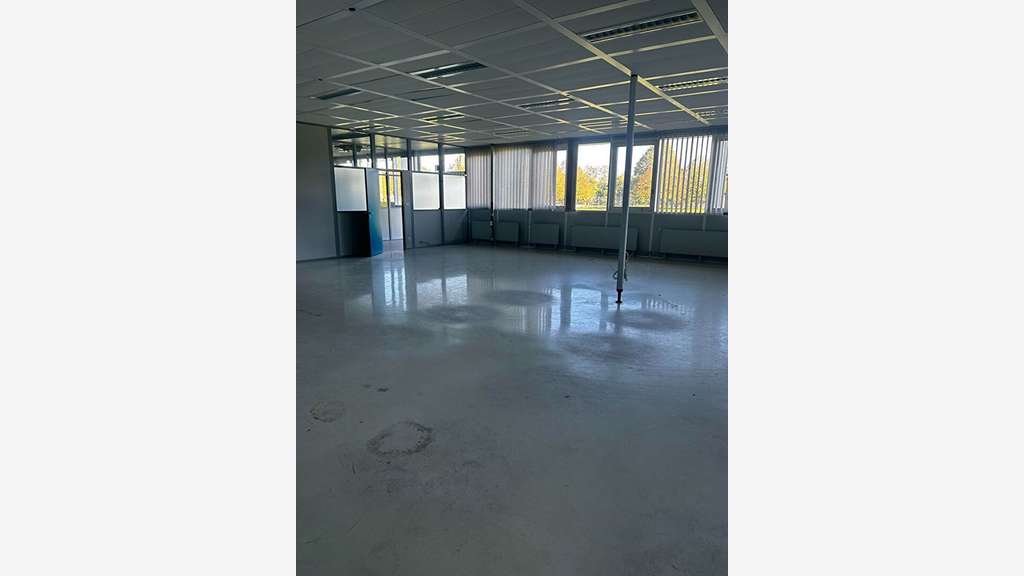 A louer local 3000m² ZA St Elisabeth à Montceau