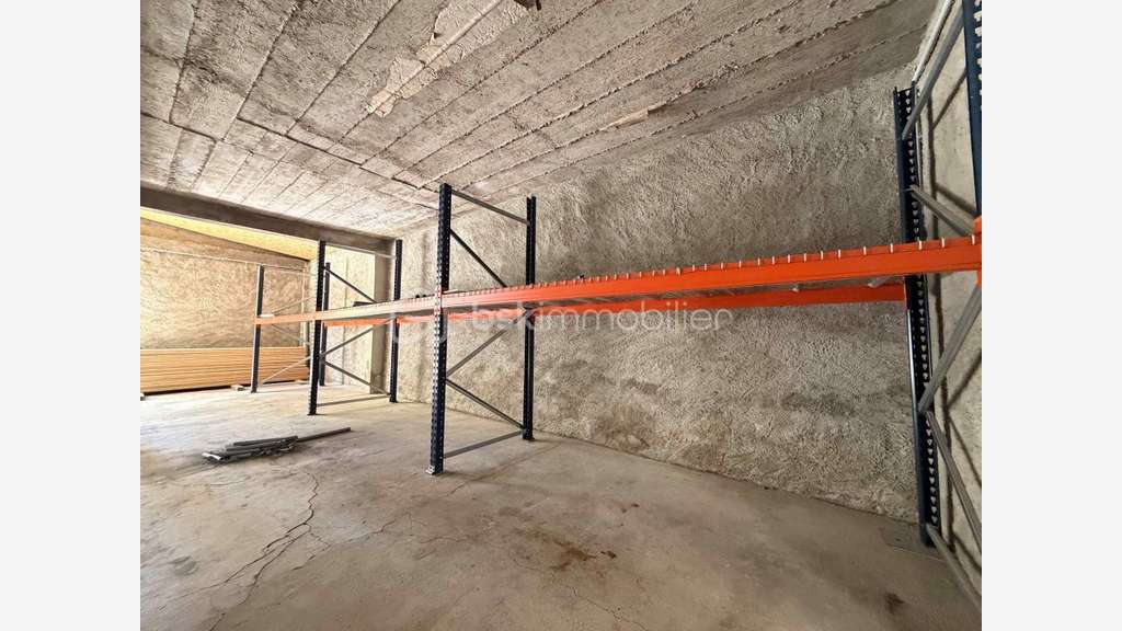 Loue local 118m² double accès idéal artisans 71