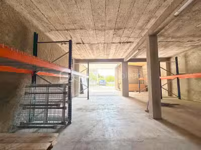 Loue local 118m² double accès idéal artisans 71