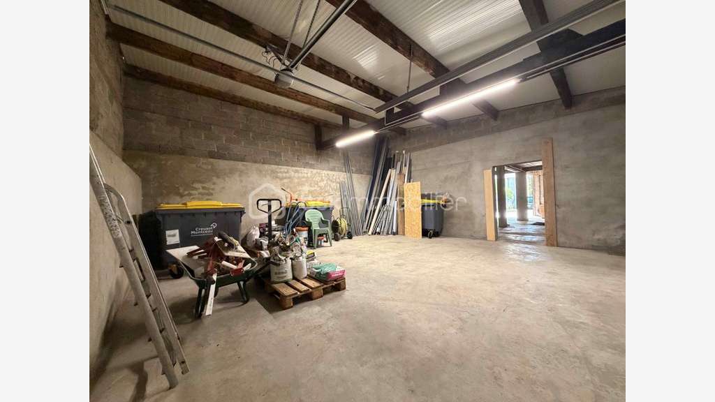 Loue local 118m² double accès idéal artisans 71