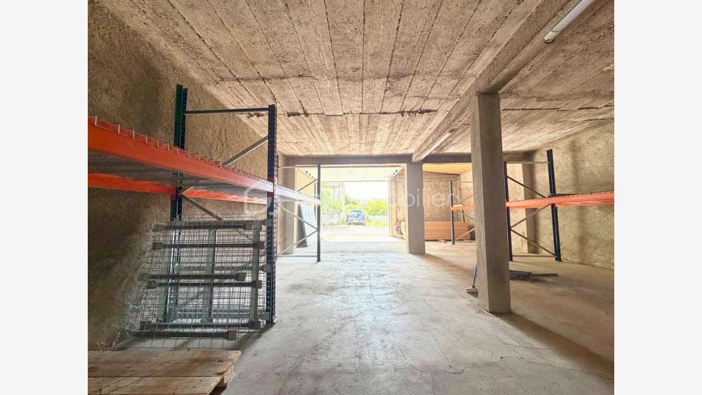 Loue local 118m² double accès idéal artisans 71