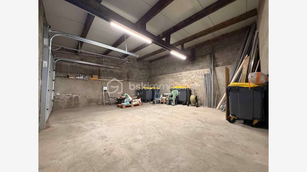 Loue local 118m² double accès idéal artisans 71