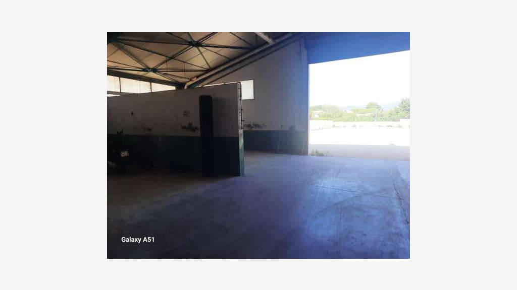 A louer entrepôt 750m² belle visibilité Montélimar