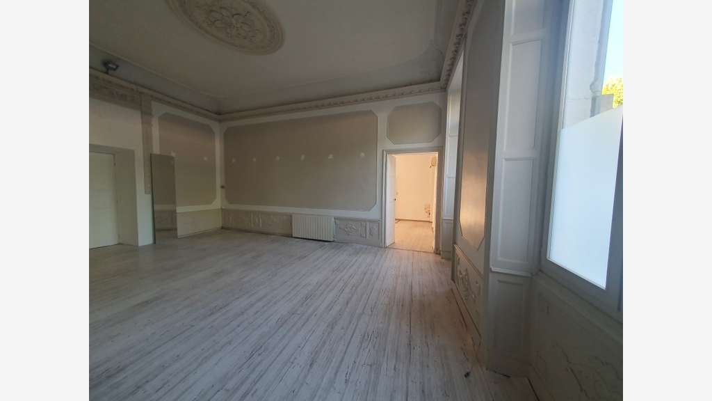 RUE RAYMOND DAUJAT 130M² A LOUER