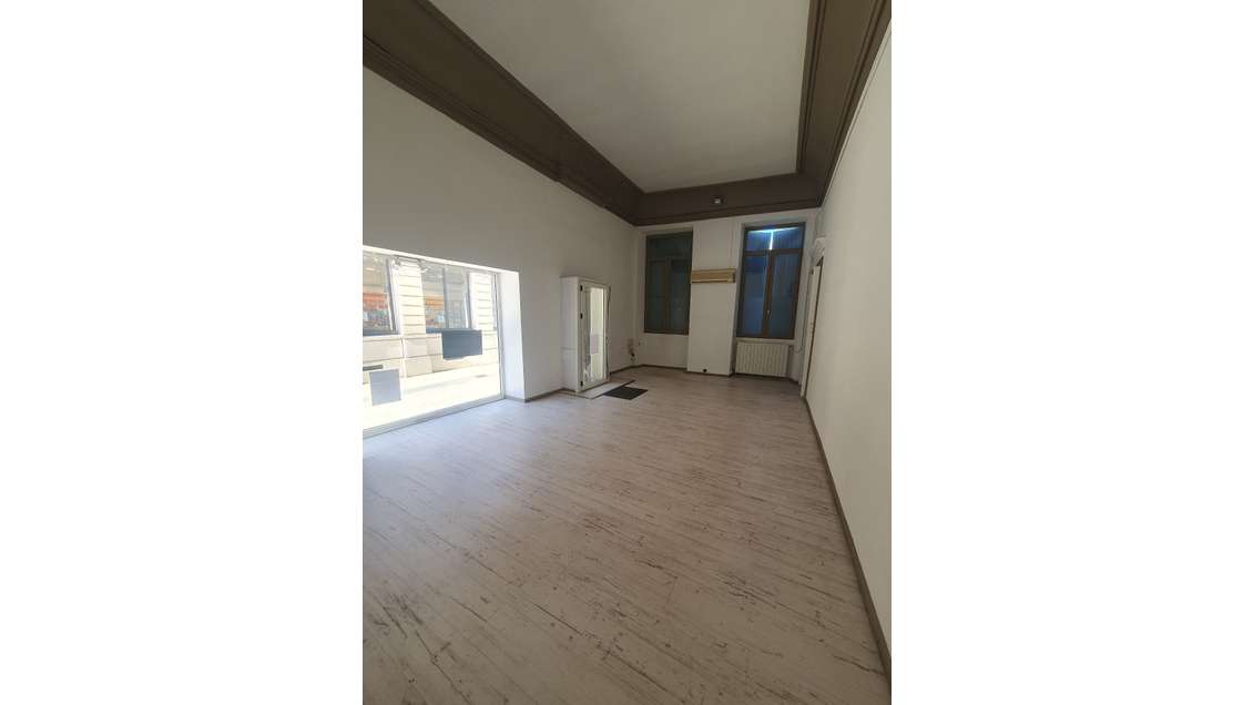 RUE RAYMOND DAUJAT 130M² A LOUER