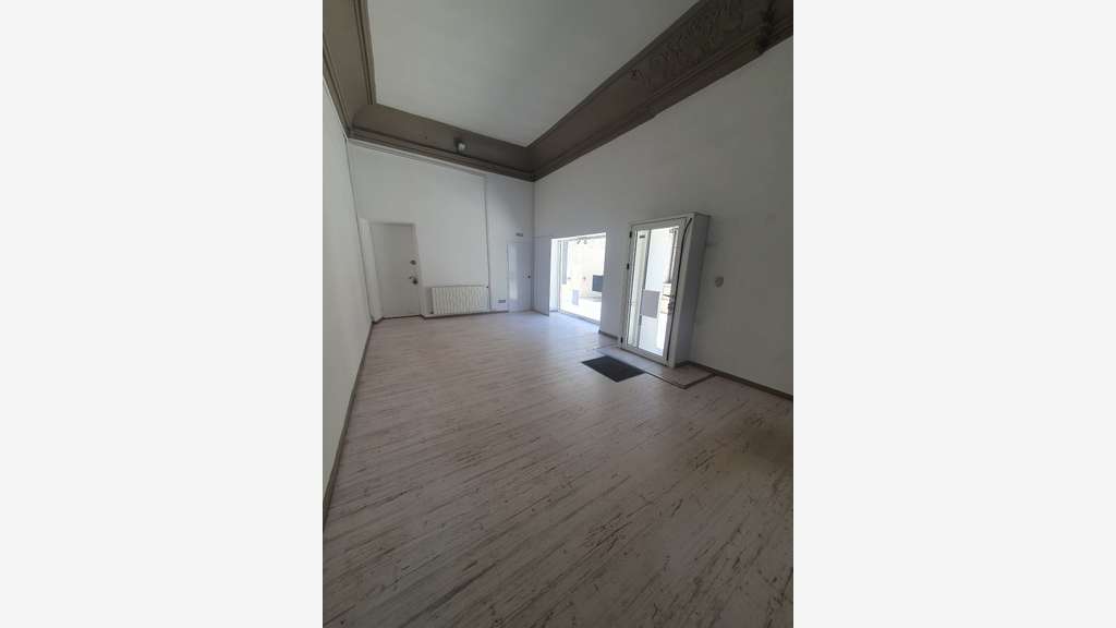 RUE RAYMOND DAUJAT 130M² A LOUER