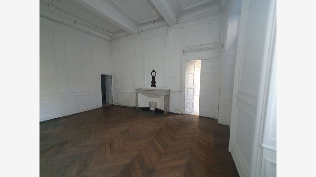 RUE RAYMOND DAUJAT 130M² A LOUER