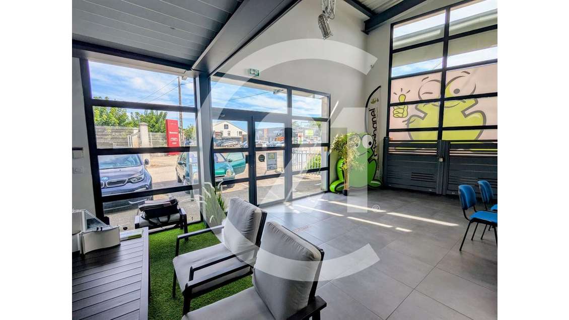 A louer local 143m² top emplacement à Montélimar