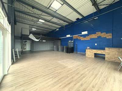 A louer local commercial 300m² à Montélimar Sud